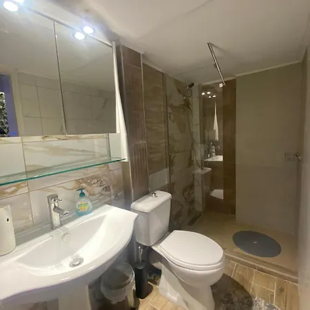 Apartman Office By Vilfredo Szaloniki